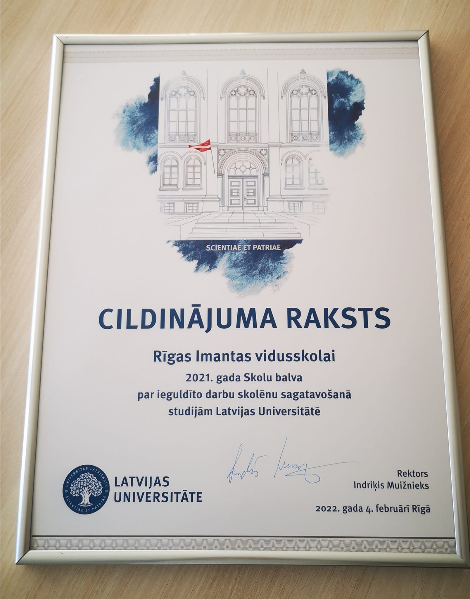Rīgas Imantas vidusskola saņem Latvijas Universitātes GADA BALVU