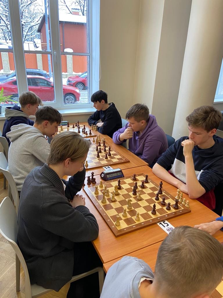 Rīgas Imantas vidusskolas skolēni piedalās starpskolu šaha sacensībās