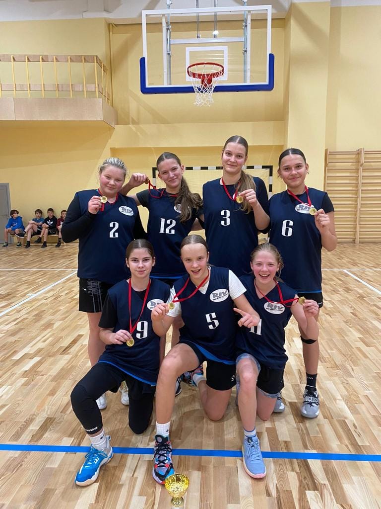 1. vieta Rīgas pilsētas Kurzemes priekšpilsētas sacensībās basketbolā 6. – 7. klašu grupā