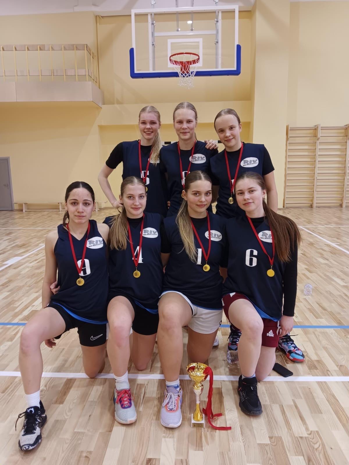 1. vieta Rīgas pilsētas Kurzemes priekšpilsētas 8. – 9. klašu starpskolu sacensībās basketbolā