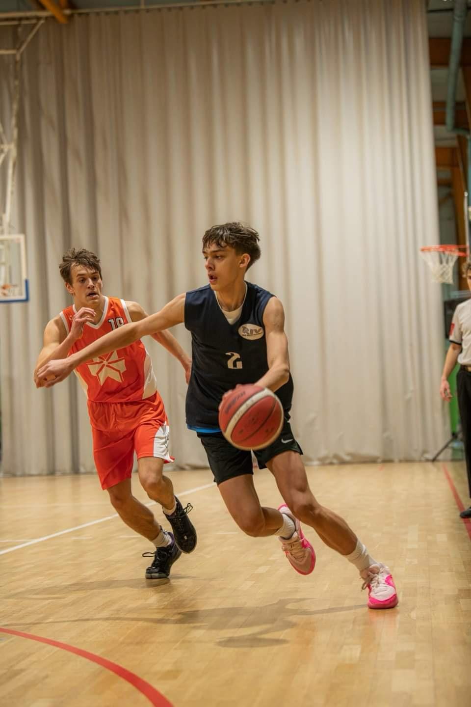 10.-12. klašu zēnu basketbola komanda iekļūst Rīgas Skolu superlīgas nākošajā kārtā