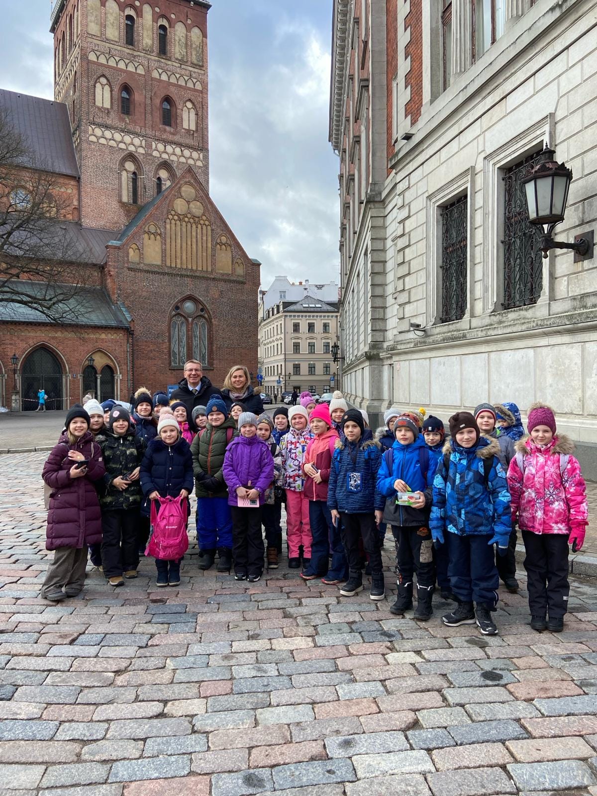 2.b klases skolēni negaidīti satiek Latvijas Valsts prezidentu