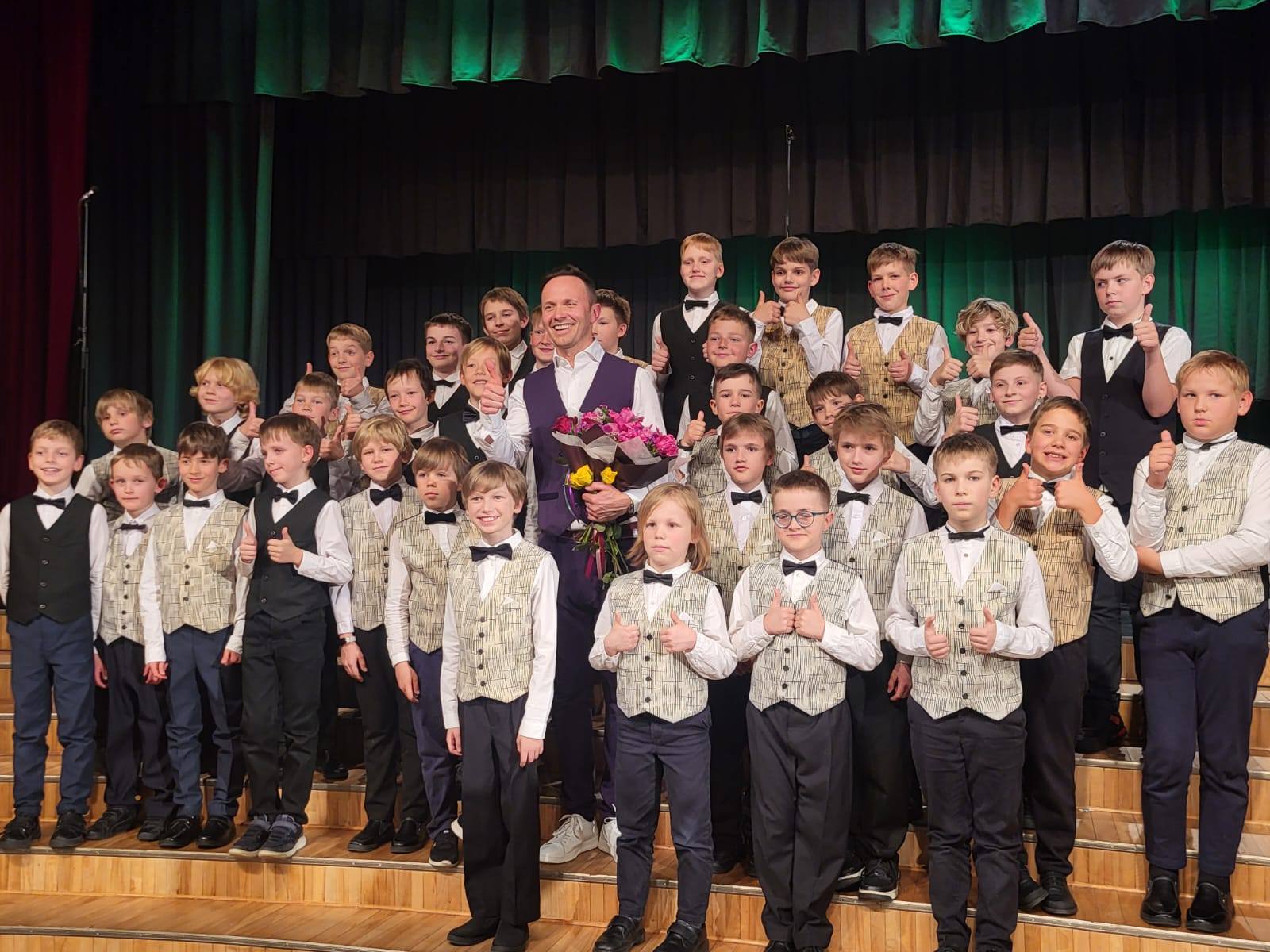 Rīgas Imantas vidusskolas zēnu koris AUSEKLĪTIS koncertā CITS MĒĢINĀJUMS