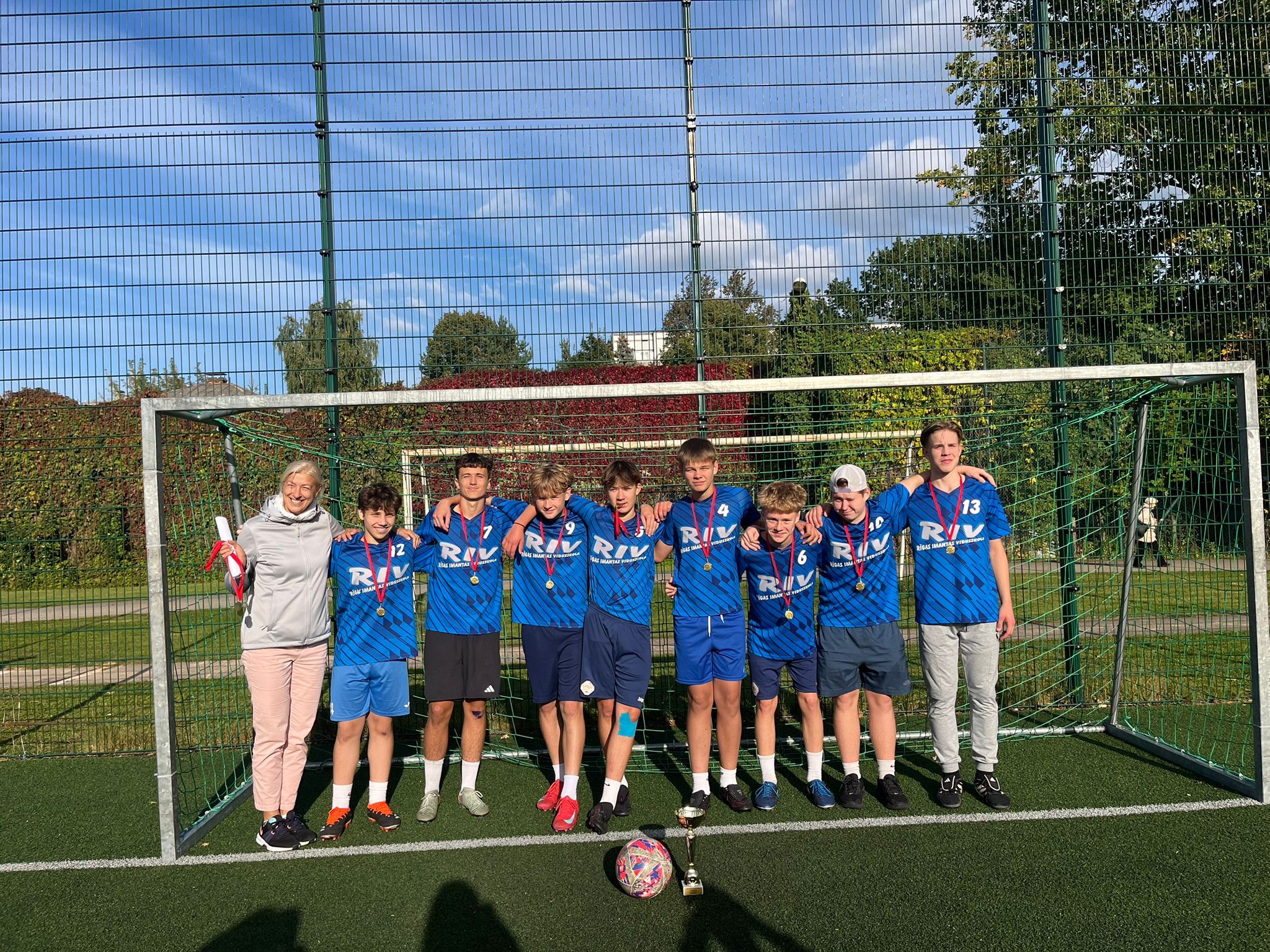 1. vieta Rīgas pilsētas Kurzemes rajona starpskolu sacensībās futbolā