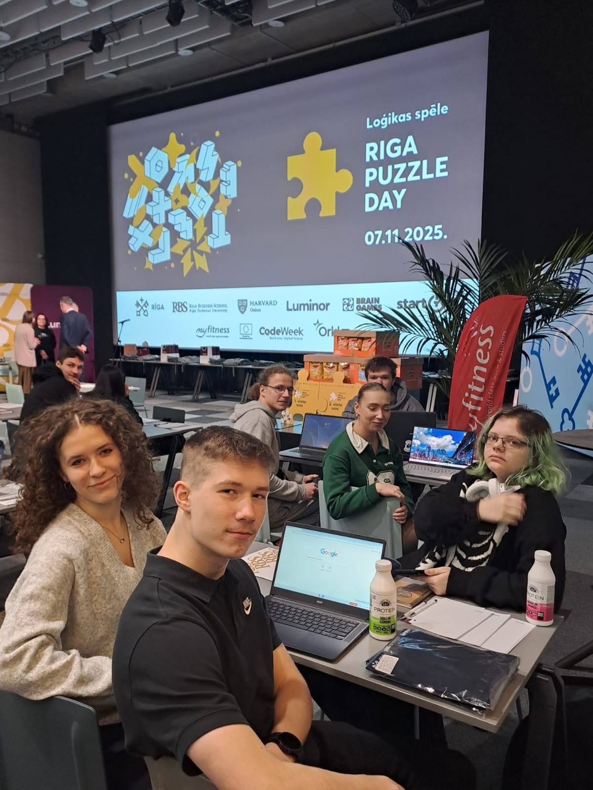 11.b un 12.b klašu komandas loģikas spēlē “Riga Puzzle Day”