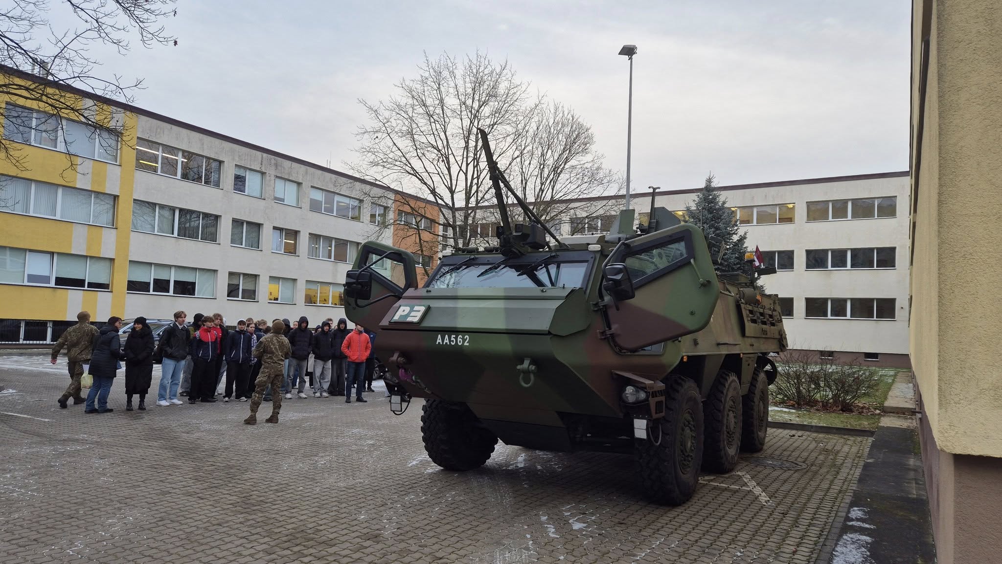 Skolā viesojas Zemessardzes 17. kaujas atbalsta bataljona pārstāvji